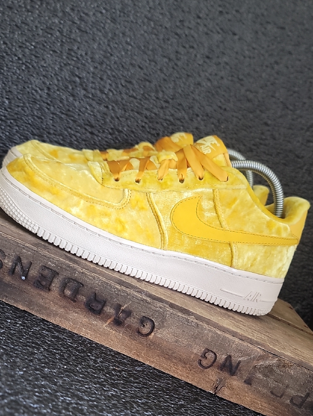 Nike Air Force 1 LV8 "Mineral Gold Velvet" Wmns 8.5 Fast Shipper - Picture 8 of 10